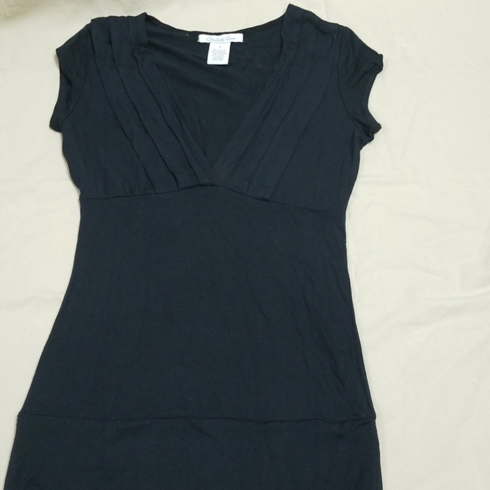 Black V neck date top